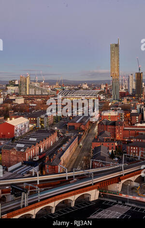 Le centre-ville de Manchester vue sur l'horizon sur les toits de Salford Beetham Tower, Liverpool Road, et MOSI Musée des sciences et de l'industrie plan du Banque D'Images