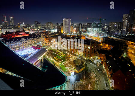Le centre-ville de Manchester vue sur l'horizon sur les toits de l'Hôtel Indigo montrant Urbis, Cathedral gardens, Corn Exchange Banque D'Images