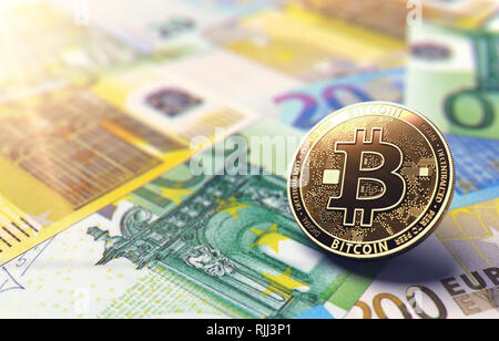 Coin Bitcoin sur Euro bills. Situation de l'Europe unie en Bitcoin concept. Le rendu 3D Banque D'Images