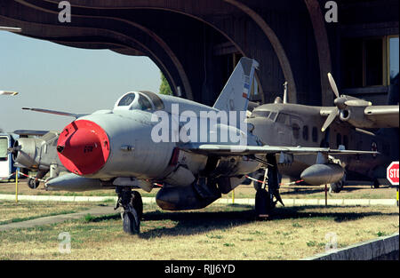 MIKOYAN GOUREVITCH MIG 21 FISHBED également appelé par les forces de l'OTAN - avion de chasse les plus populaires jamais produit quelque 14 000 UNITÉS DANS 50 PAYS DU MONDE ENTIER - 1960 Chasseur russe - TOURMANSKI R25-300 MOTEUR Vitesse Mach 2,05 - Musée de l'air yougoslave à Belgrade Serbie - ARCHIVE - ARGENT FILM © Frédéric Beaumont Banque D'Images