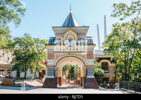 Vladivostok, Russie - le 17 septembre 2018 : Arch of Prince Nicholas (Nikolai's Triumphal Arch) Banque D'Images