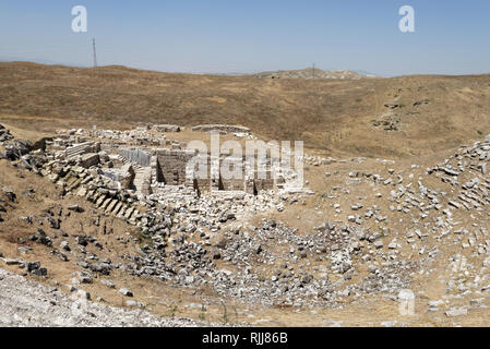 Bâtiment de scène du Théâtre de l'Ouest qui date de la période hellénistique, le nord de l'Agora sacré portico est dans la distance de Laodicée, Denizli, Turke Banque D'Images