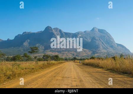 Chemin menant à la pics de granit du mont Mulanje, Malawi Banque D'Images