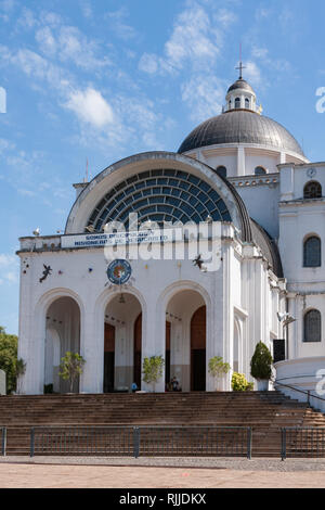 Catedral Basilica Nuestra Senora de los Milagros (Cathédrale Basilique Notre Dame des Miracles), l'église catholique dans Caacupe, Cordillera, Paraguay Banque D'Images