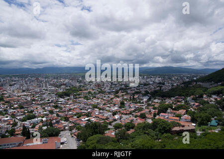 Vue de dessus de la télécabine, teleferico, sur la ville de Salta, dans le Nord de l'Argentine Banque D'Images