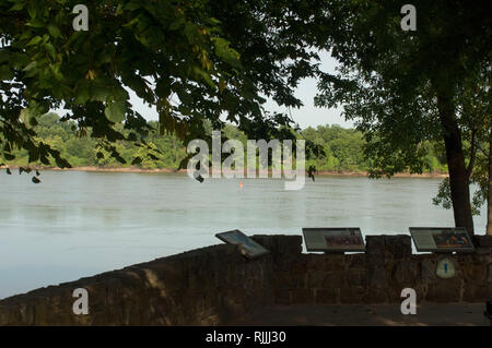 L'Arkansas River, original fin du sentier des larmes, Lieu historique national de Fort Smith, Arkansas. Photographie numérique Banque D'Images
