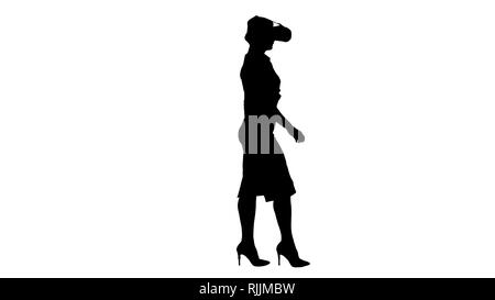 Jeune femme portant Silhouette appareil de réalité virtuelle et de la marche. Banque D'Images