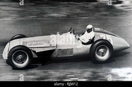 Une photographie de Juan Manuel Fangio en première place au Championnat du Monde de 1951. Juan Manuel Fangio (1911-1995) un pilote de course argentin. En date du 20e siècle Banque D'Images