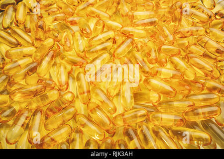 De nombreuses capsules d'huile de poisson Banque D'Images