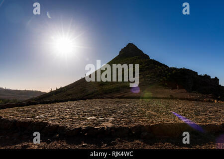 Créé par Sun flare dans la prise de vue avec le soleil fait Roque Imoque et une aire de battage, era, dans Ifonche, Arona, Tenerife, Canaries, Spai Banque D'Images