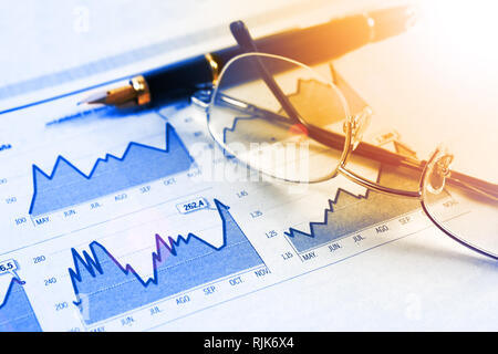 Données de stock de marché et objets bancaires sur les statistiques et les graphiques.Economie et de la situation financière Banque D'Images