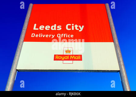 Royal Mail Depot signer dans le centre-ville de Leeds Banque D'Images