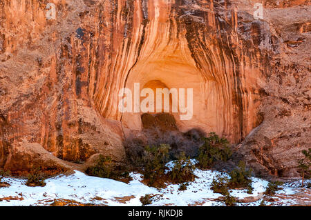 Janvier 2019 : les murs de canyon le long du sentier menant à la Corona Arch spectaculaire se trouve juste en dehors du Parc National de Canyonlands sur United States Bureau of Land Management terrain près de Moab, Utah. Larry Clouse/CSM Banque D'Images