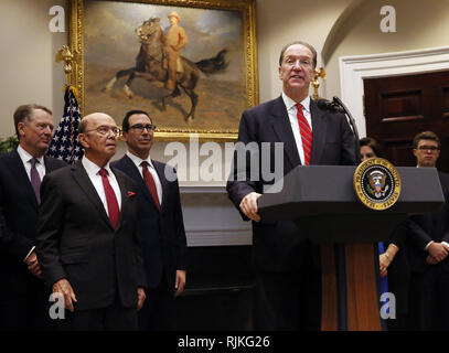 Washington, District de Columbia, Etats-Unis. Feb 6, 2019. DAVID MALPASS, United States President's Choice pour diriger la Banque mondiale, fait de remarques dans la Roosevelt Room de la Maison Blanche. À la recherche sur de gauche : la représentante au Commerce des États-Unis, Robert Lighthizer, secrétaire au Commerce Wilbur L. Ross, Jr., et la Secrétaire du Conseil du Trésor. Mnunchin Steven T. Crédit : Martin H. Simon/CNP/ZUMA/Alamy Fil Live News Banque D'Images