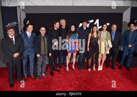 Los Angeles, USA. 05 févr., 2019. Yukito Kishiro, Keean Johnson, Jackie Earle Haley, Ed Skrein, James Cameron, Lana Condor, Robert Rodriguez, Rosa Salazar, Jennifer Connelly, Jon Landau et Jorge Lendeborg Jr. à la première du film 'Angel' Alita : Bataille au Westwood Village Regency Theatre. Los Angeles, 05.02.2019 | Conditions de crédit dans le monde entier : dpa/Alamy Live News Banque D'Images