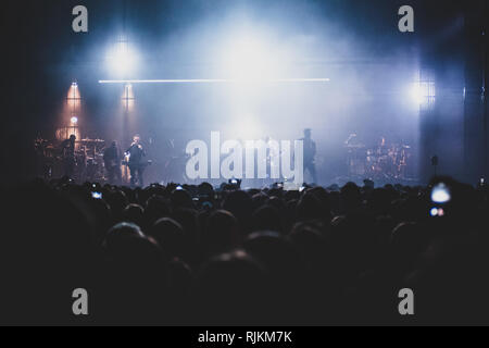 Milan, Italie. 6 Février, 2019. Le groupe de trip hop britannique Massive Attack en live sur scène à Milan, lors du Forum d'Assago, pour le 'tour' mezzanine crédit 2019 : Alessandro Bosio/Alamy Live News Banque D'Images