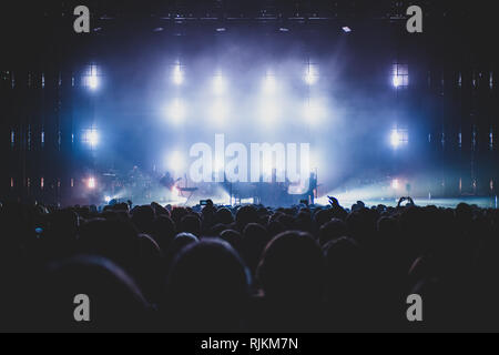 Milan, Italie. 6 Février, 2019. Le groupe de trip hop britannique Massive Attack en live sur scène à Milan, lors du Forum d'Assago, pour le 'tour' mezzanine crédit 2019 : Alessandro Bosio/Alamy Live News Banque D'Images