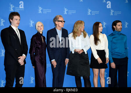 Berlin, Allemagne. 07Th Feb 2019. Berlin, Deutschland. 07Th Feb 2019. Caleb Landry Jones, Bill Nighy, Andrea Riseborough, Lone Scherfig, Zoe Kazan et Tahar Rahim Pendant 'la bonté des étrangers' photocall à la 69ème Festival International du Film de Berlin/Berlinale 2019 à l'hôtel Grand Hyatt le 7 février 2019 à Berlin, Allemagne. Credit : Geisler-Fotopress GmbH/Alamy Live News Banque D'Images