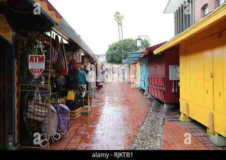 Olvera Street (rue Olvera ou Placita Olvera) est un quartier historique dans le centre-ville de Los Angeles. Banque D'Images