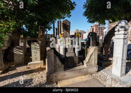 Tombe de Konyo Aoki (1698 - 1769 ), connu sous le nom de temple Ryusenji Meguro Fudo, Meguro-Ku, Tokyo, Japon. Il a répandu la patate douce au Japon. Banque D'Images