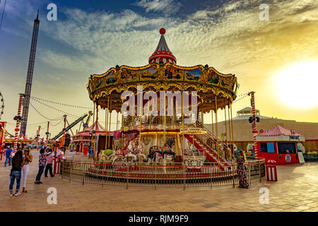 Dubai,UAE / 11. 06.  : 2018 carrousel coloré décoré dans le village global Banque D'Images