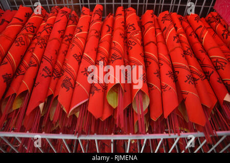 D'encens sont offerts pour les visiteurs à Xian Ma Temple. Descendants chinois indonésien se préparent pour les célébrations du Nouvel An lunaire, t Banque D'Images
