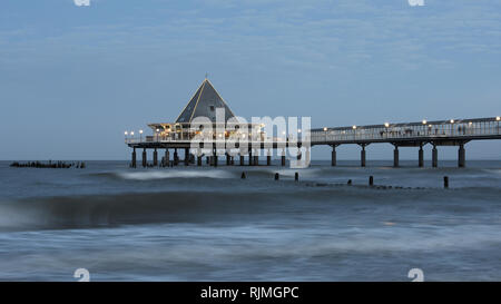 Le célèbre pont de Heringsdorf sur l'île de Rügen en Allemagne Banque D'Images