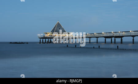 Le célèbre pont de Heringsdorf sur l'île de Rügen en Allemagne Banque D'Images