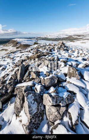 Paysage d'hiver avec la neige décor d'Smearsett cicatrice dans le Yorkshire Dales Banque D'Images