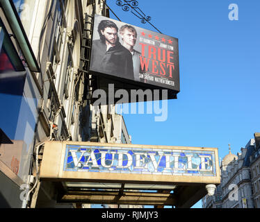 Sam Shepard's True West au Vaudeville Theatre sur le brin dans la ville de Westminster, London, UK Banque D'Images