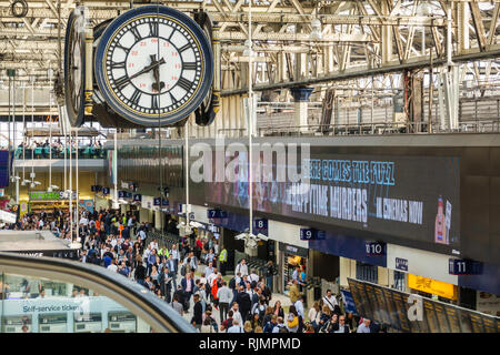 Royaume-Uni Grande-Bretagne Angleterre Londres Lambeth South Bank Waterloo Gare trains réseau National Rail terminal central Banque D'Images