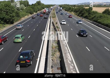 GV de l'autoroute M5 entre Cheltenham et Gloucester montrant maison de retards de circulation nord - 28.7.2018 Photo par Antony Thompson - Mille Mot Banque D'Images