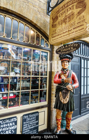 Londres Angleterre Royaume-Uni Grande-Bretagne Covent Garden marché shopping divertissement de restauration Segar & Snuff Parlour salon Mullins & Westley t Banque D'Images