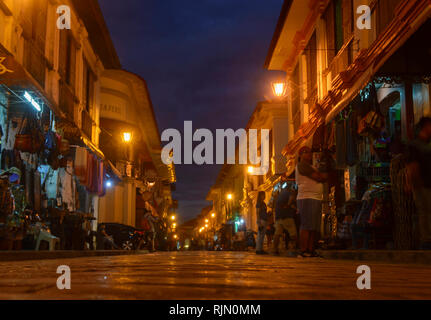 Calle cobblestoned historique Crisologo, Vigan, Ilocos Sur, Philippines Banque D'Images