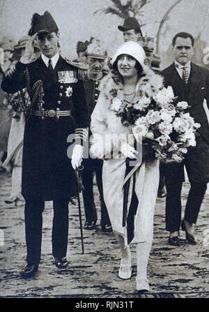 Duc de York (futur roi George VI) avec la duchesse d'York, plus tard la reine Elizabeth la reine mère, en 1927 arrivant à Majorque Banque D'Images