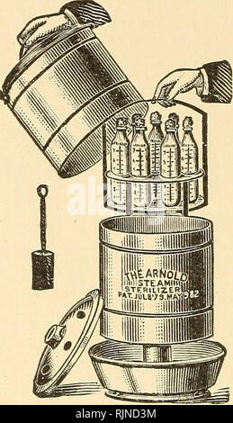 . Bactériologie et chirurgicaux technic pour les infirmières. Les infirmières et les soins infirmiers, les opérations, la chirurgie ; la bactériologie. Fig. 44.-tube pour stériliser les instruments tranchant. La stérilisation à la vapeur, un Kellogg, un Sprague, ou un Arnold stérilisateur à vapeur est utilisé. La chaleur doit être poursuivi pendant une heure complète avant l'opération. En ce qui concerne la stérilisation des instruments chirurgiens. Veuillez noter que ces images sont extraites de la page numérisée des images qui peuvent avoir été retouchées numériquement pour plus de lisibilité - coloration et l'aspect de ces illustrations ne peut pas parfaitement ressembler à l'œuvre originale.. Stoney, Emily M. A. (Em Banque D'Images