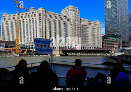 L'avis de Merchandise Mart à partir de la rivière Chicago tourboat. L'Illinois Chicago..USA Banque D'Images