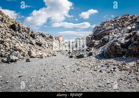 Trail jusqu'à dôme d'obsidienne, une structure géologique dans la région de Mammoth Lakes en Californie, comté de Mono, dans l'Est de la Sierra. Banque D'Images