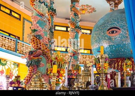 Détail de l'intérieur de la Cao Dai, Saint-Siège église à Tay Ninh, Vietnam, Asie du Sud Banque D'Images