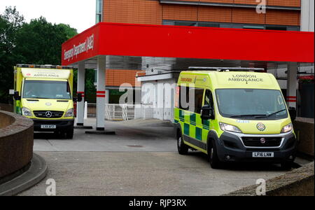 Urgences ambulances avec entrée privée, à un hôpital du NHS britannique. Le National Health Service (NHS) est le service public de santé au Royaume-Uni. Créé en 1948 Banque D'Images