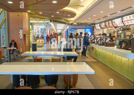 HONG KONG - le 27 janvier 2016 : McDonald's restaurant à Hong Kong. McDonald's est un hamburger américain et restauration rapide de la chaîne. Banque D'Images