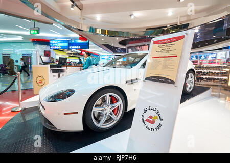 DUBAI - Mars 09, 2016 : l'intérieur de l'Aéroport International de Dubaï. L'Aéroport International de Dubaï est le principal aéroport desservant Dubai, Émirats Arabes Unis Banque D'Images