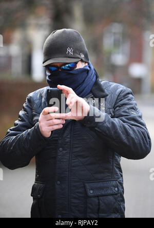 Edward Putman en dehors de St Albans Magistrates' Court, où il est accusé de fraude par fausse représentation après avoir prétendument revendiquant un £2,5 millions jackpot de loterie avec un faux billet en 2009. Banque D'Images