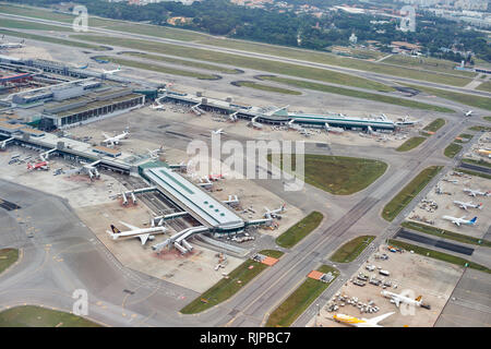 Singapour - 04 NOVEMBRE 2015 : Vue aérienne de l'aéroport de Changi. L'aéroport Changi de Singapour est le principal aéroport civil de Singapour, et l'un des g Banque D'Images
