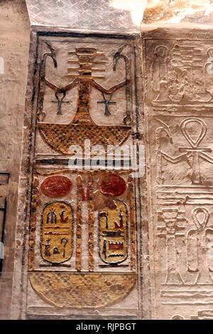 Tombe de Ramsès III, Pharaon de la xxe dynastie en Egypte Ancienne. Il régna de 1186 à 1155 av. J.-C. et est considéré comme le dernier monarque du nouveau royaume d'exercer aucune autorité sur l'Égypte. Tombe KV11 est situé dans la vallée principale de la Vallée des Rois. Le tombeau a été ouvert depuis l'antiquité, et a été connu comme le tombeau de Bruce (du nom de James Bruce qui est entré dans le tombeau en 1768) et le tombeau de Harper (en raison de deux peintures de harpers aveugle dans la tombe). Banque D'Images