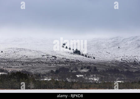 Neige sur le repas a' Bhuachaille dans le Parc National de Cairngorms. Banque D'Images