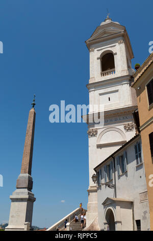 Eglise de la Santissima Trinita dei Monti, Trinita dei Monti, un Romean titulaire de la fin de la Renaissance catholique, l'église et de l'obélisque obélisque Sallustiano Banque D'Images