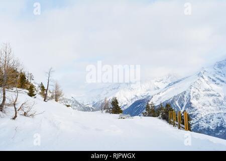 Les montagnes couvertes de neige de Chamonix Mont Blanc, France. Aventure, parfait pour le ski, et l'atmosphère magique. Banque D'Images