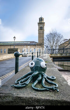 Illustration de la pieuvre Leeds et Liverpool Canal, Saltaire, Bradford, UNESCO World Heritage site, Bradford, West Yorkshire, Angleterre. Banque D'Images