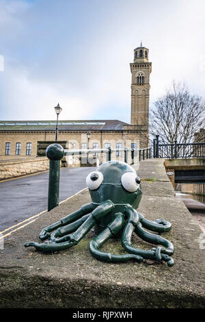 Illustration de la pieuvre Leeds et Liverpool Canal, Saltaire, Bradford, UNESCO World Heritage site, Bradford, West Yorkshire, Angleterre. Banque D'Images